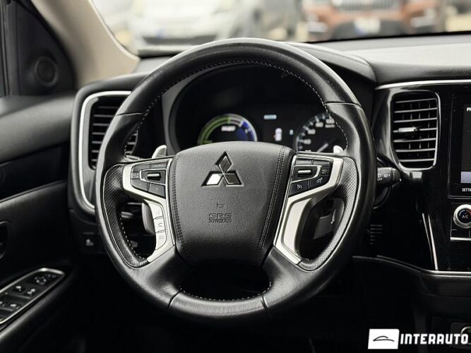 Mitsubishi Outlander 43 interauto-car