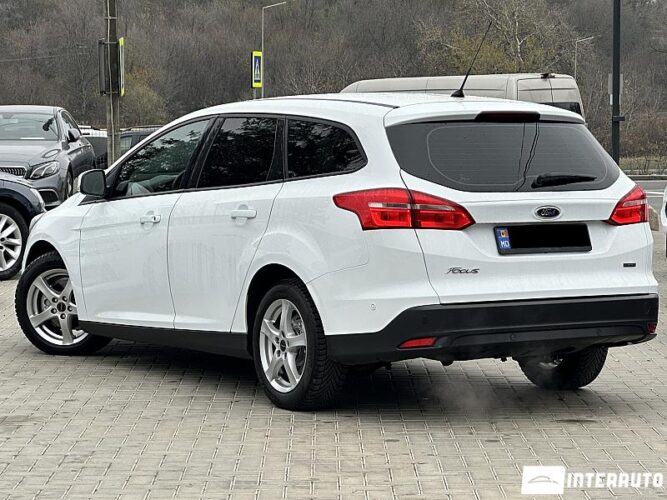 Ford Focus 32 interauto-car