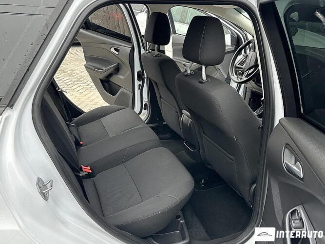 Ford Focus 41 interauto-car