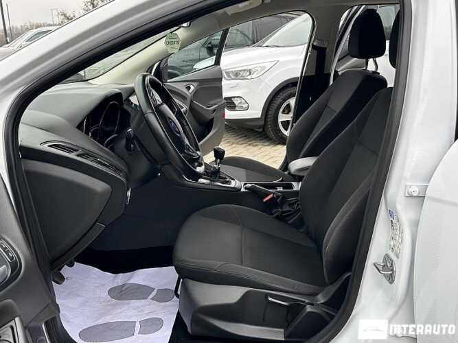 Ford Focus 33 interauto-car