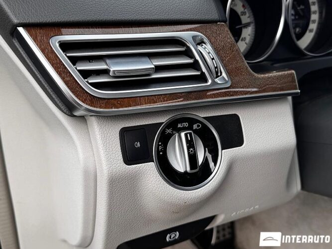 Mercedes E 250 44 interauto-car