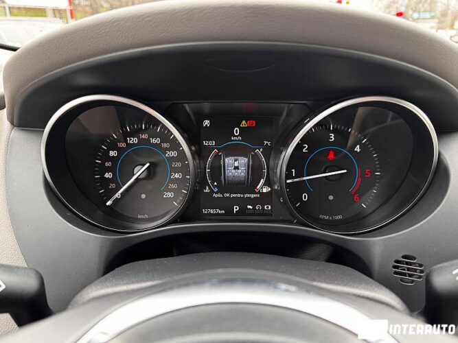 Jaguar F-Pace 40 interauto-car