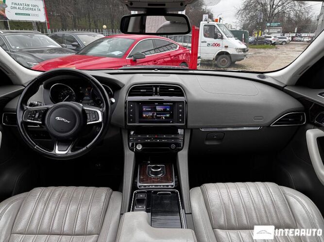 Jaguar F-Pace 38 interauto-car