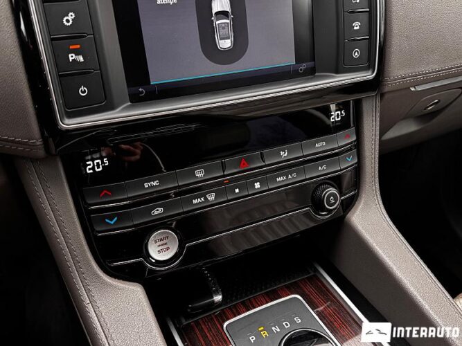 Jaguar F-Pace 42 interauto-car