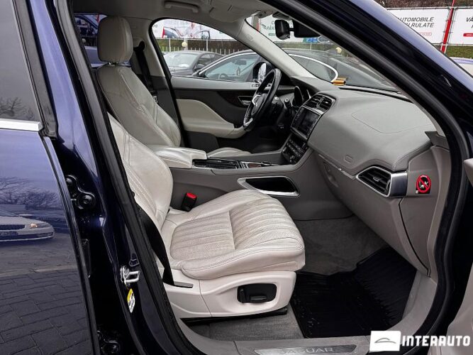 Jaguar F-Pace 36 interauto-car