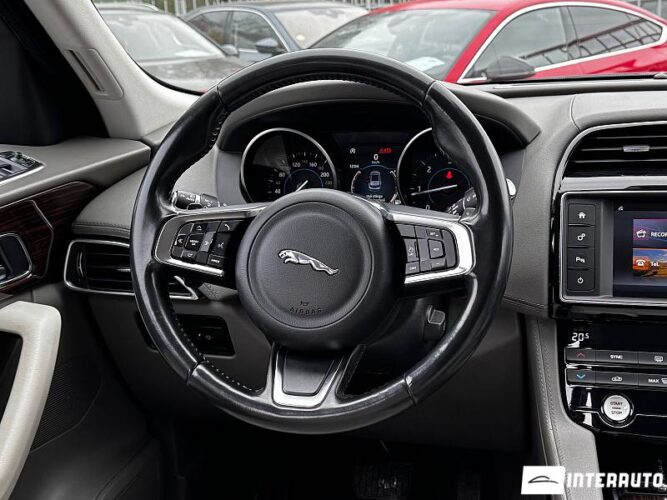 Jaguar F-Pace 39 interauto-car