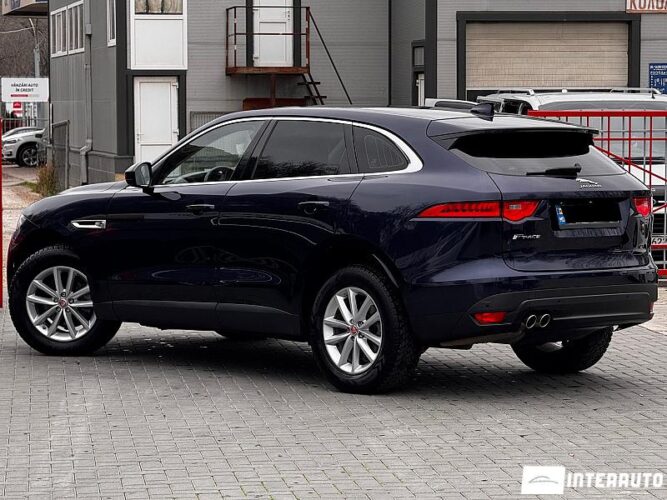 Jaguar F-Pace 35 interauto-car