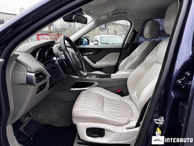 Jaguar F-Pace 37 interauto-car