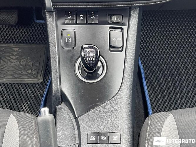 Toyota Auris 42 interauto-car