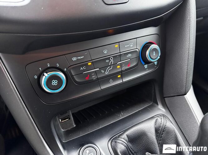 Ford Focus 42 interauto-car