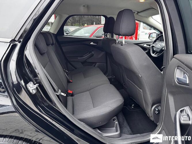 Ford Focus 37 interauto-car