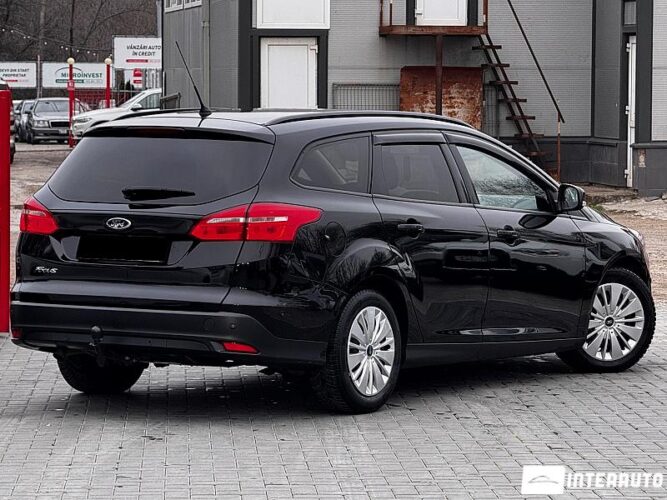 Ford Focus 33 interauto-car