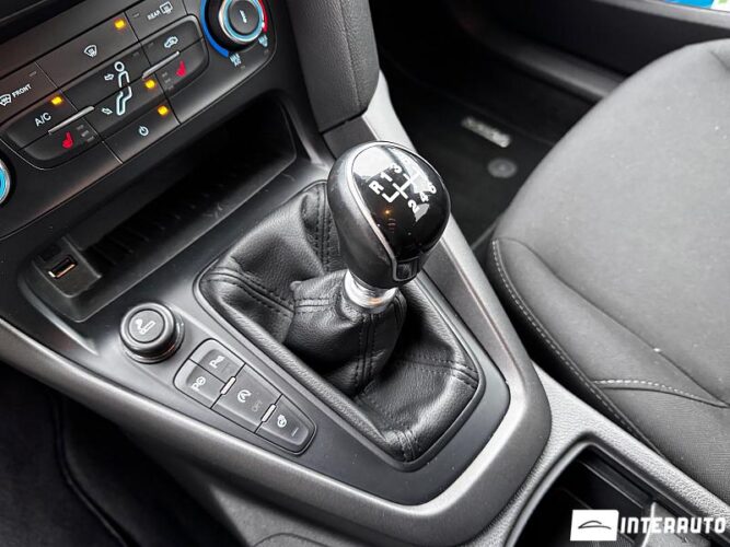 Ford Focus 43 interauto-car