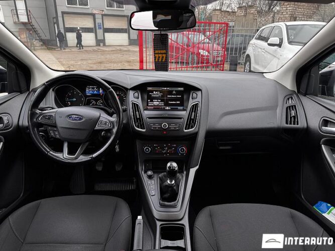 Ford Focus 38 interauto-car