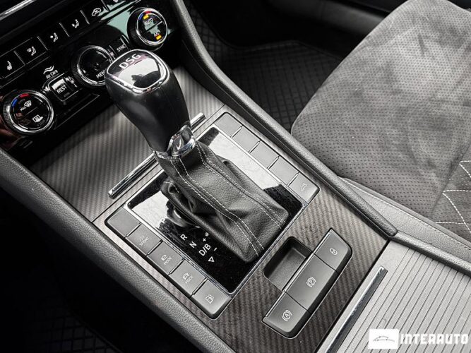 Skoda Superb 42 interauto-car