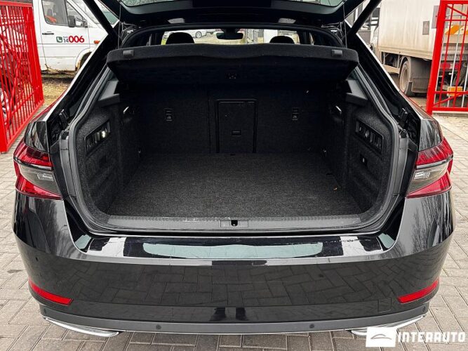 Skoda Superb 48 interauto-car