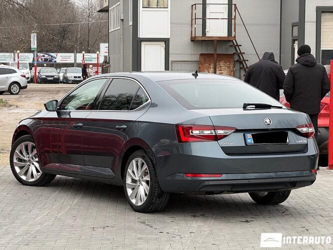 Skoda Superb 36 interauto-car