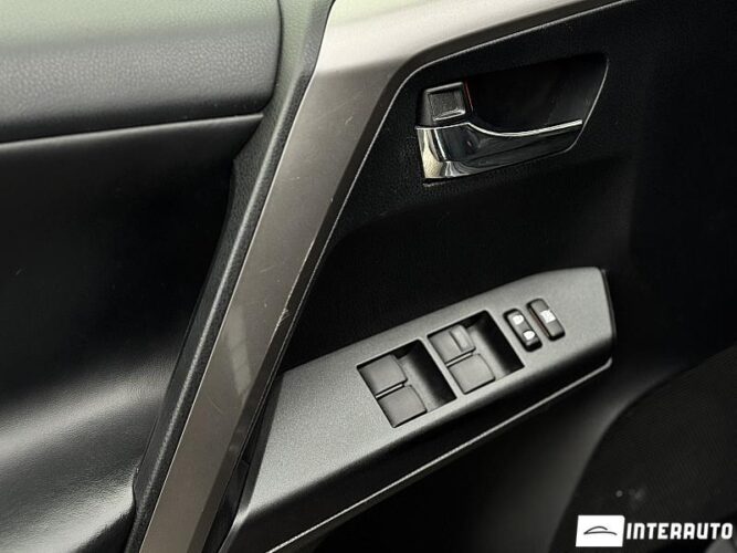 Toyota Rav-4 39 interauto-car