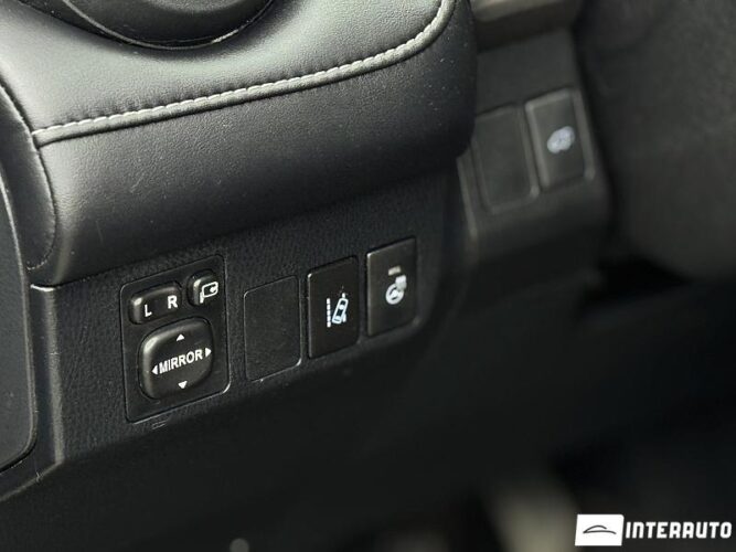 Toyota Rav-4 42 interauto-car