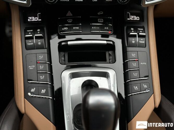 Porsche Cayenne S Hybrid 48 interauto-car