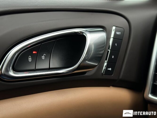 Porsche Cayenne S Hybrid 41 interauto-car