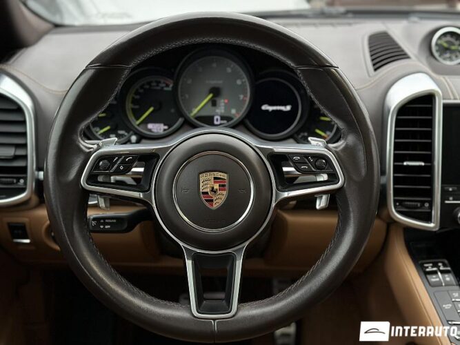 Porsche Cayenne S Hybrid 44 interauto-car