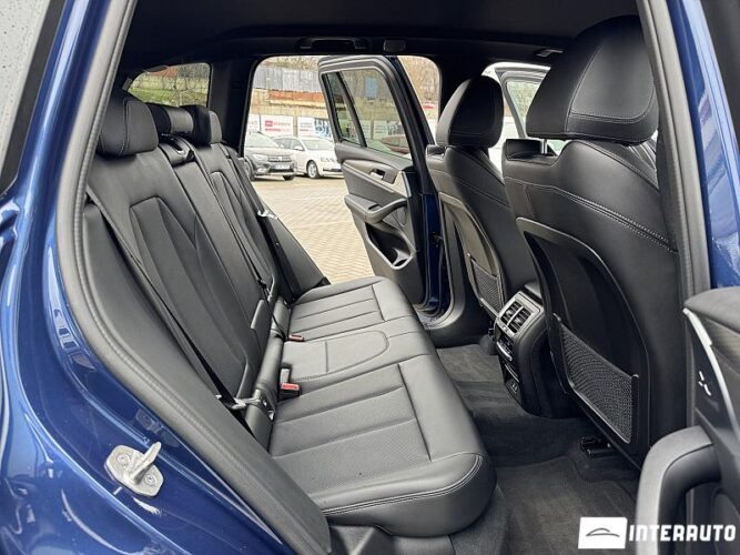 BMW X3 3.0e 50 interauto-car