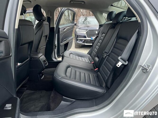 Ford Fusion 51 interauto-car