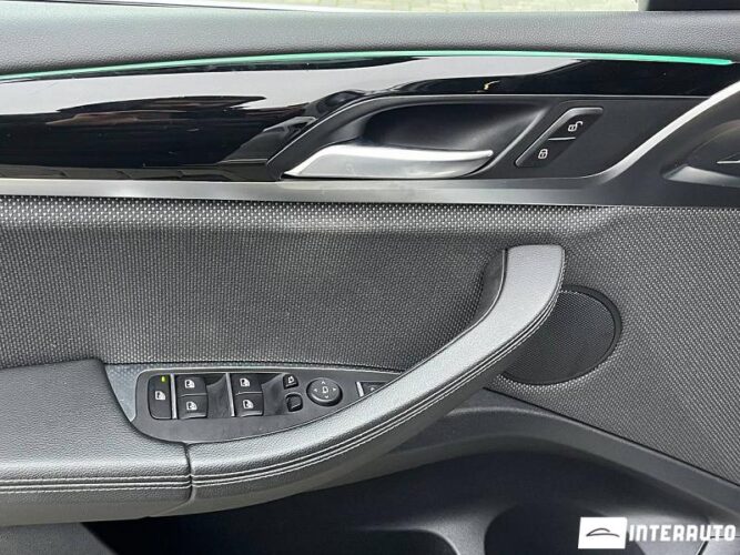 BMW X3 2.0D 32 interauto-car