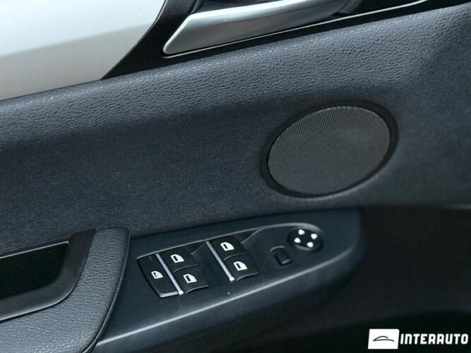 BMW X3 2.0D 33 interauto-car