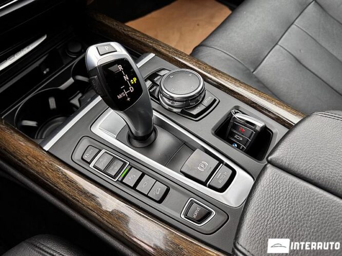 BMW X5 4.0e 48 interauto-car