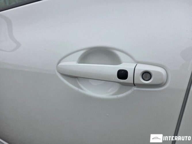 Toyota Auris 34 interauto-car