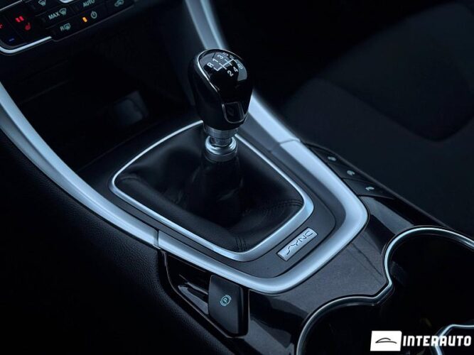 Ford Mondeo 42 interauto-car