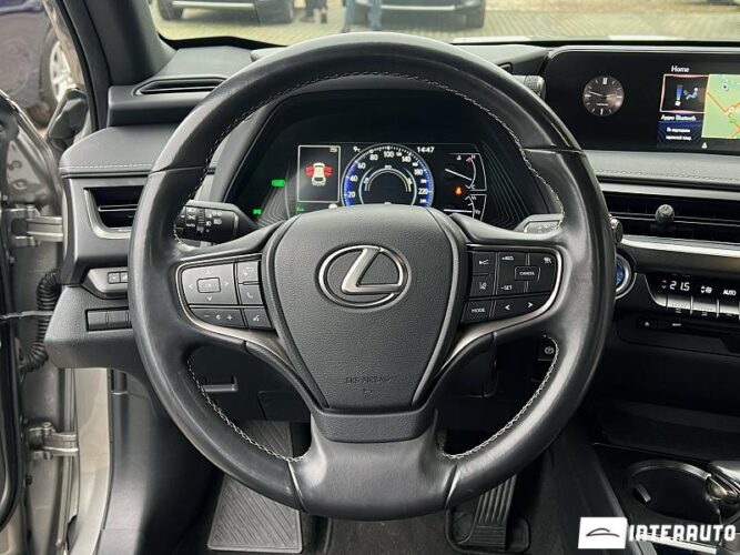 Lexus UX 250h 40 interauto-car