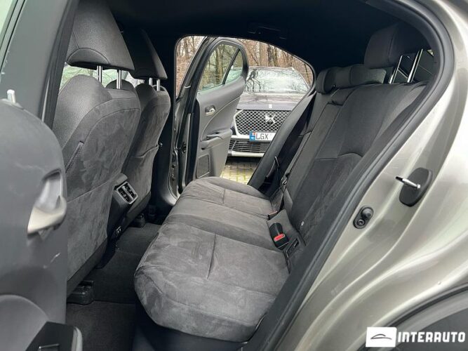 Lexus UX 250h 48 interauto-car