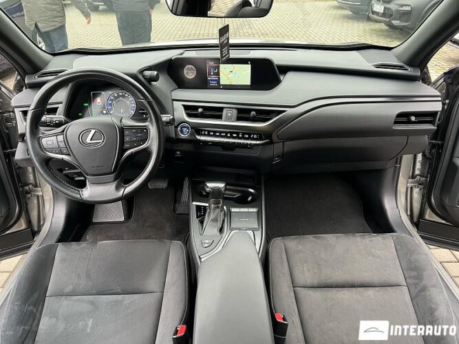 Lexus UX 250h 39 interauto-car
