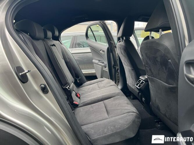 Lexus UX 250h 47 interauto-car