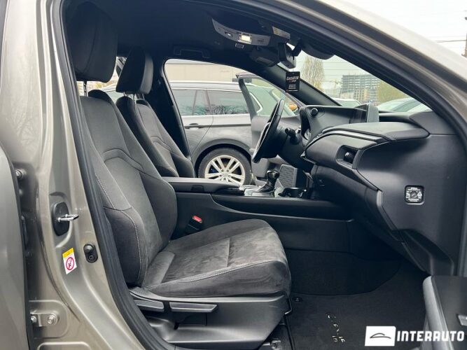 Lexus UX 250h 46 interauto-car
