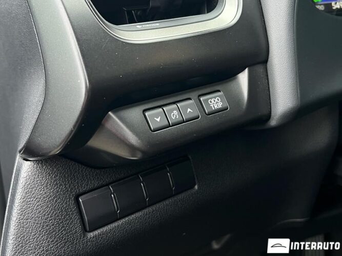 Lexus UX 250h 37 interauto-car