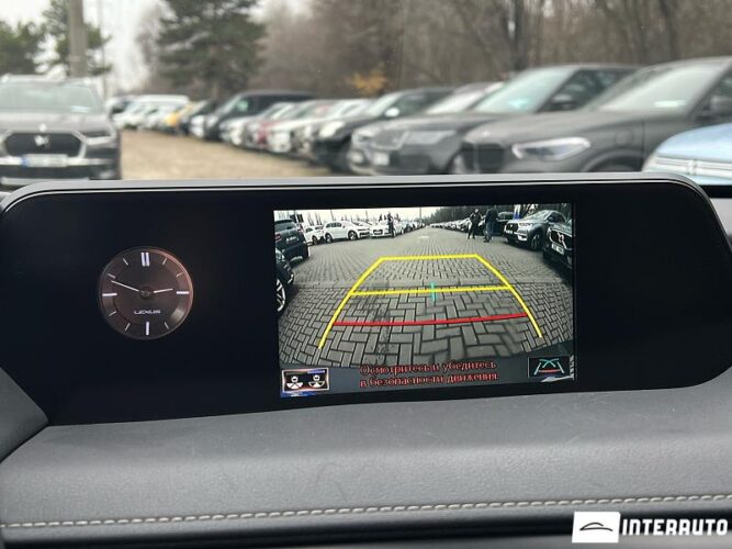 Lexus UX 250h 42 interauto-car