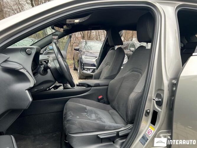 Lexus UX 250h 35 interauto-car