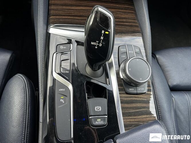 BMW 530e 43 interauto-car