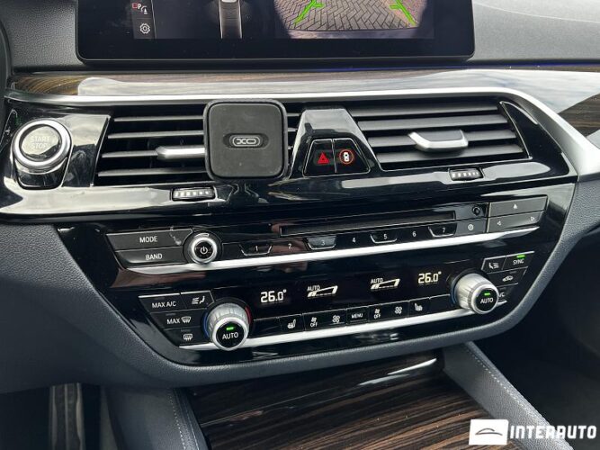 BMW 530e 42 interauto-car