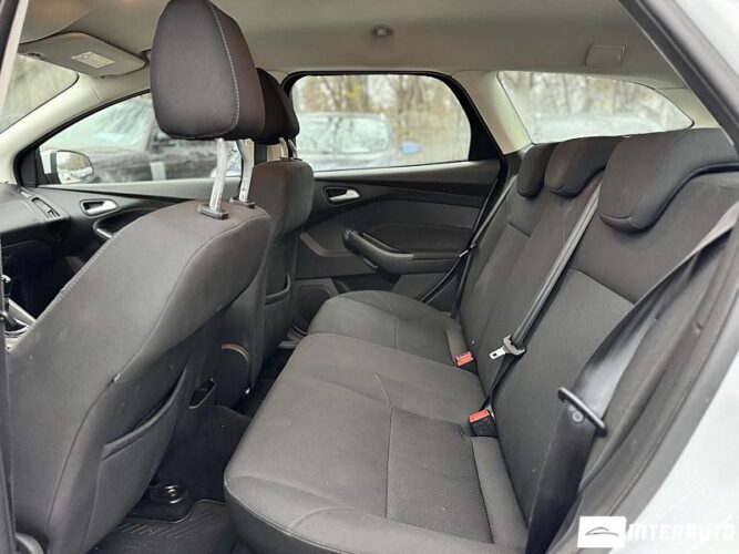 Ford Focus 43 interauto-car