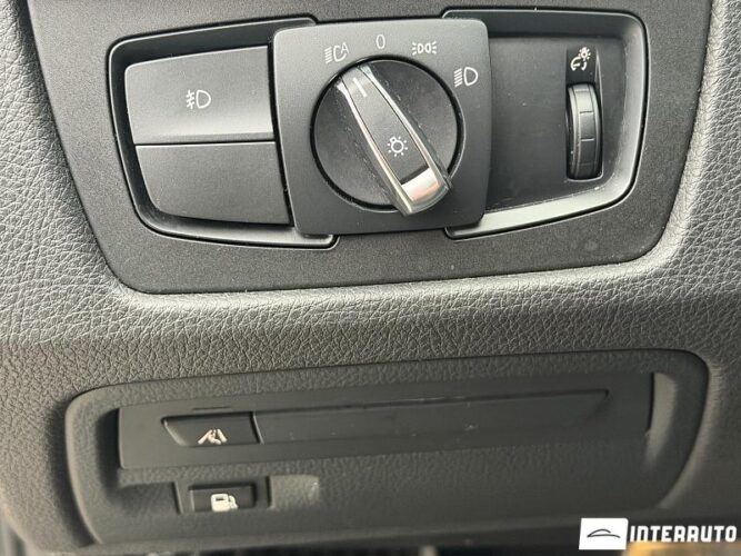 BMW 330E 41 interauto-car