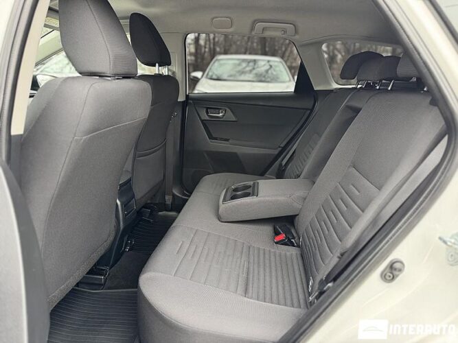 Toyota Auris 43 interauto-car