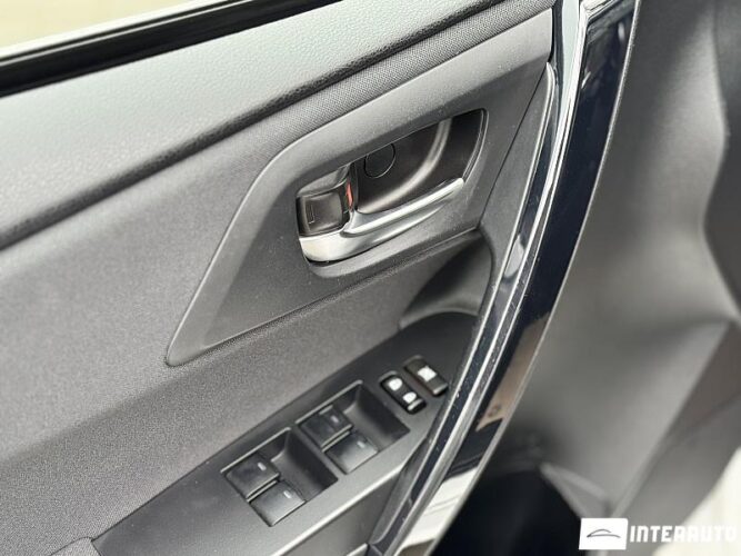 Toyota Auris 34 interauto-car