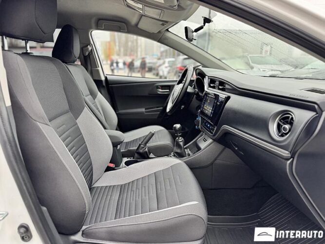 Toyota Auris 44 interauto-car