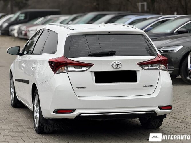 Toyota Auris 32 interauto-car