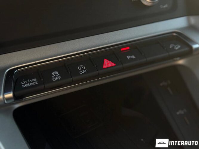 Audi Q3 43 interauto-car